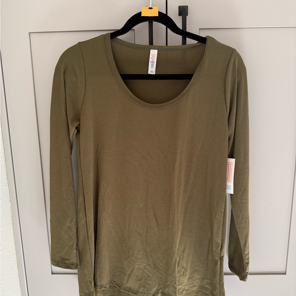 LuLaRoe Lynnae (Classic Olive Long Sleeve Tee)